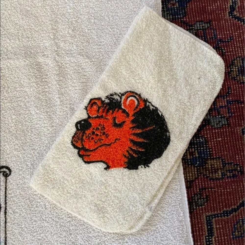 Vintage NEW Never Used Kids Monogrammed Bath Towel and Washcloth Set ROBERT
